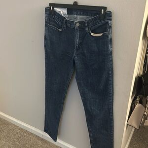 Banana Republic men’s slim fit denim jeans. Waist 31, inseam 32.